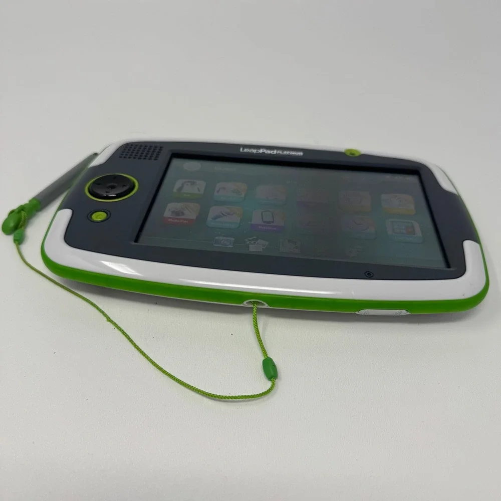 LeapFrog LeapPad Platinum Kids Tablet Green White with Blue Case and Jake Game